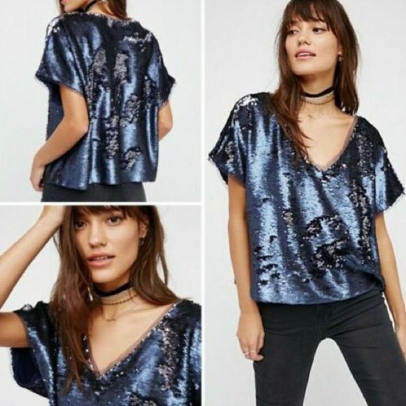 Free People We The Free Glitz It Reversible Sequin Top Blue Silver Blouse Sz XS - Picture 2 of 10